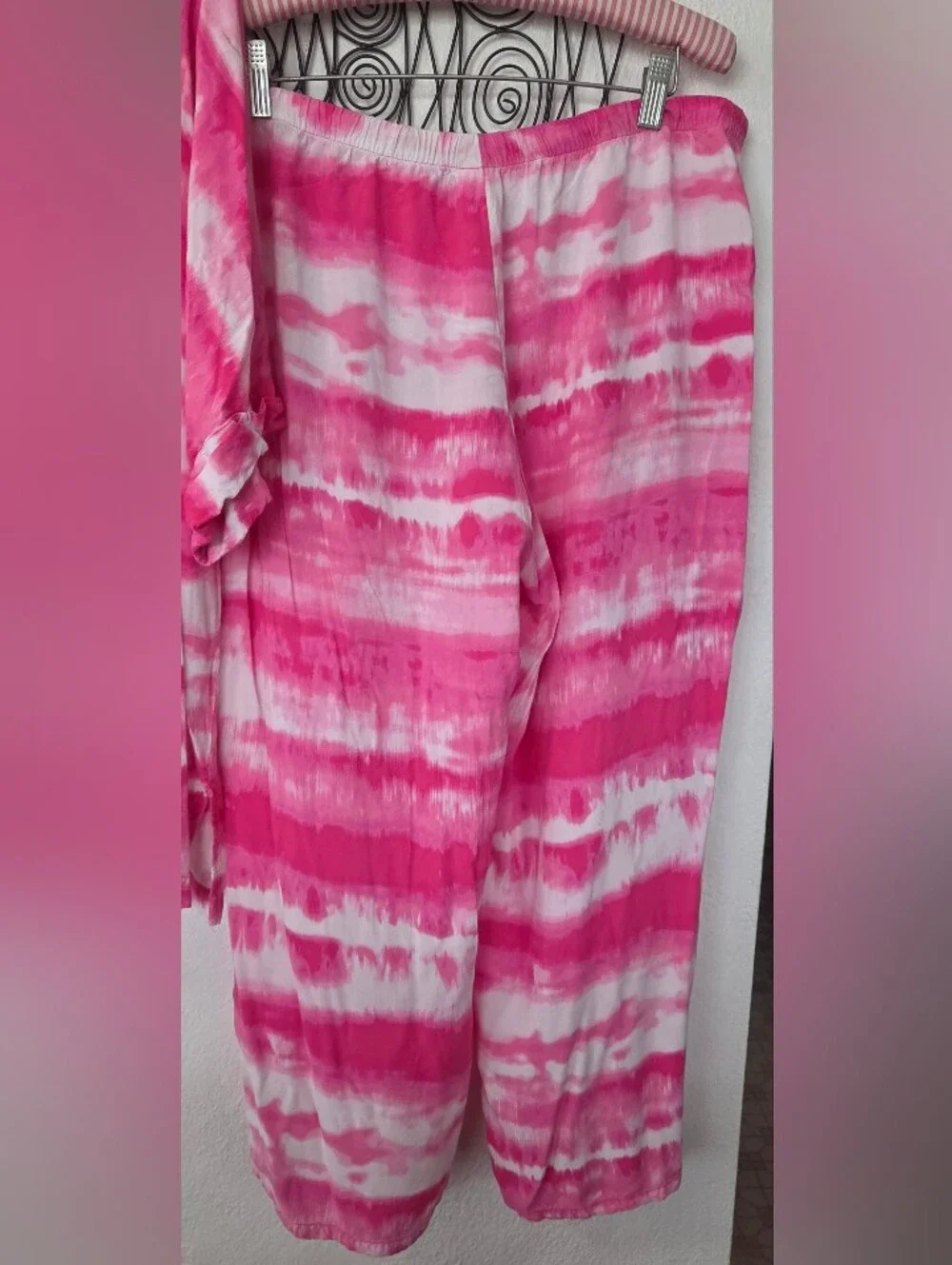 Natori Women’s Large Pink White Tie Dye 2 Piece Lounge Set Cropped Pants - Picture 14 of 14